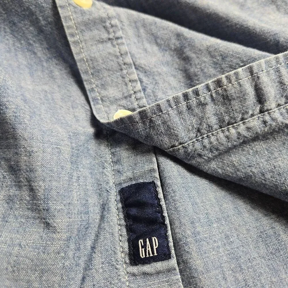 Gap Kids buttondown shirt S